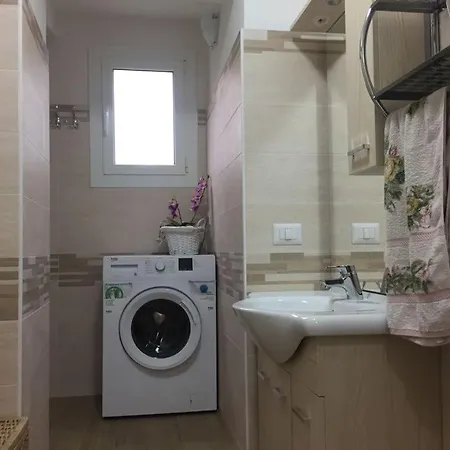 Casa Bea E Casa Ginni بيت للعطل