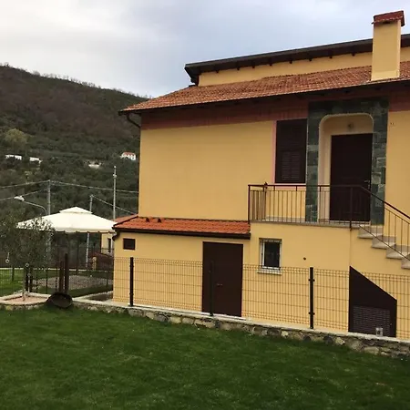Casa Bea E Casa Ginni بيت للعطل