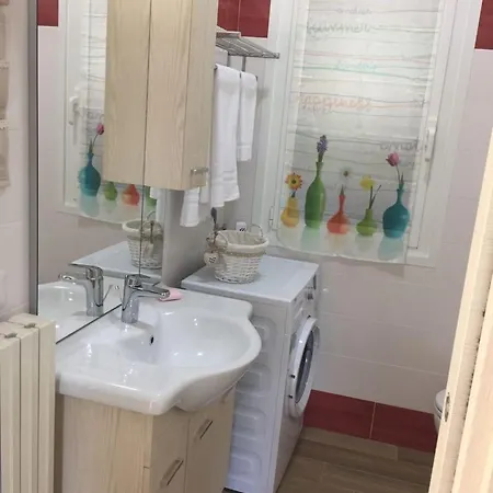 Casa Bea E Casa Ginni بيت للعطل